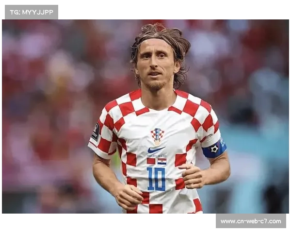 世界杯奖杯巡展至萨格勒布,莫德里奇触摸许愿 世界杯奖杯巡展至萨格勒布,莫德里奇触摸许愿